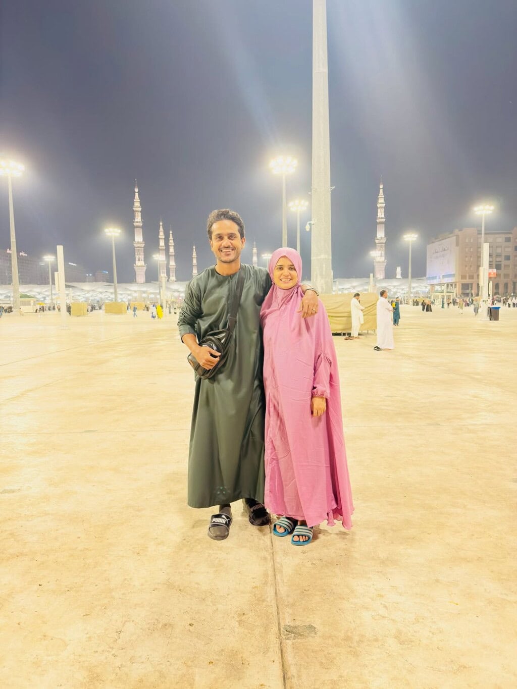 Rabya Kulsoom Pictures with Husband from Madina
