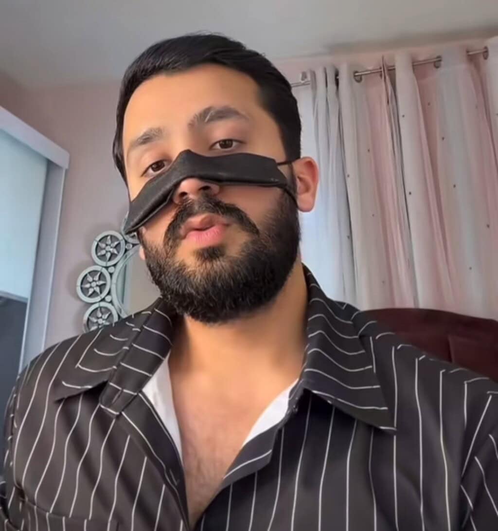 Rajab Butt’s Elderly Fan Faints on TikTok Live Rajab Butt’s Elderly Fan Faints on TikTok Live