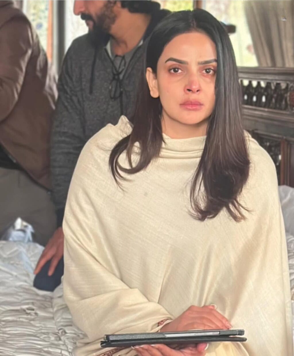 Saba Qamar’s Case No.9 No Make Up Appearance & Statement Raises Questions