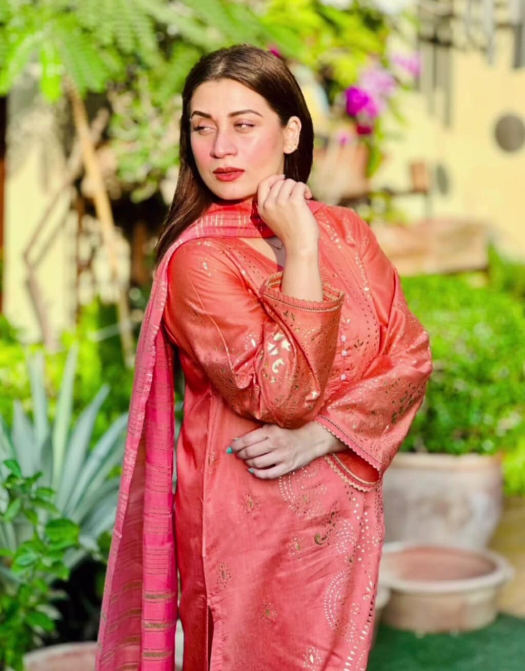 Sarah Omair’s New Reel Sparks Comparisons With Kareena Kapoor