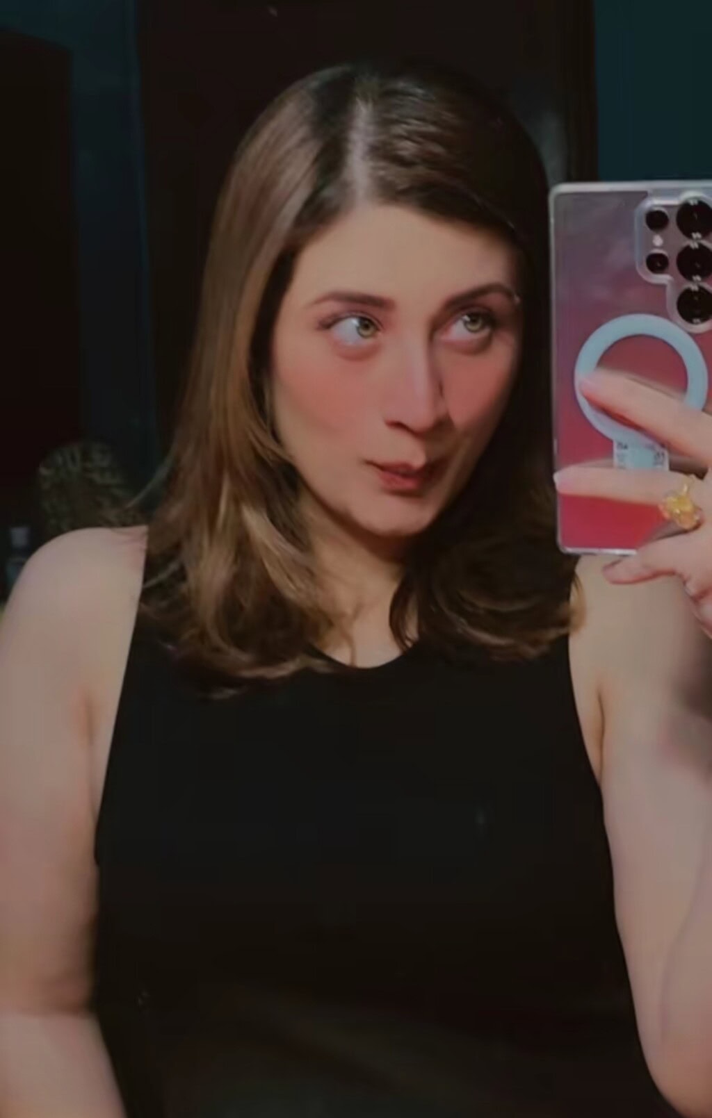Sarah Omair’s New Reel Sparks Comparisons With Kareena Kapoor