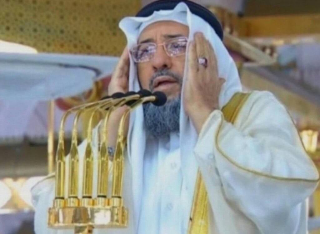 Masjid e Nabwi Muazzain Shaikh Faisal Nauman’s Final Azaan Touches Hearts