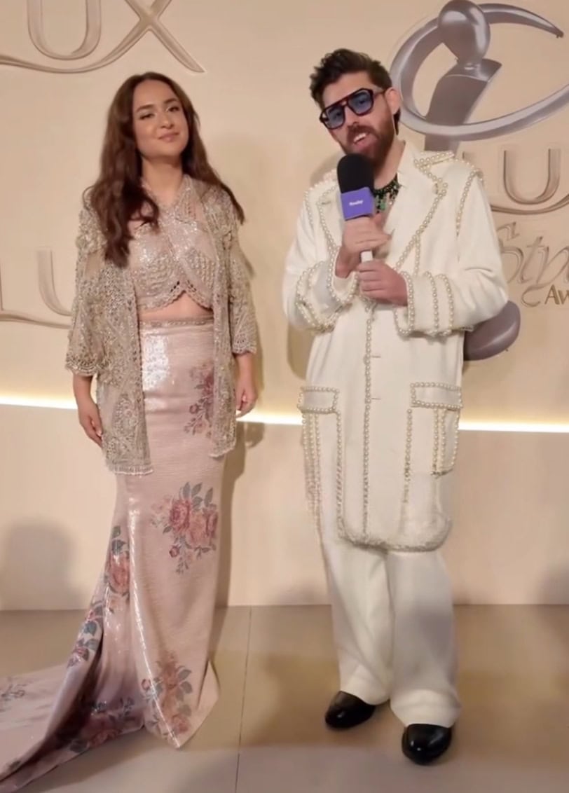 Yumna Zaidi's Lux Style Award Look Faces Severe Backlash