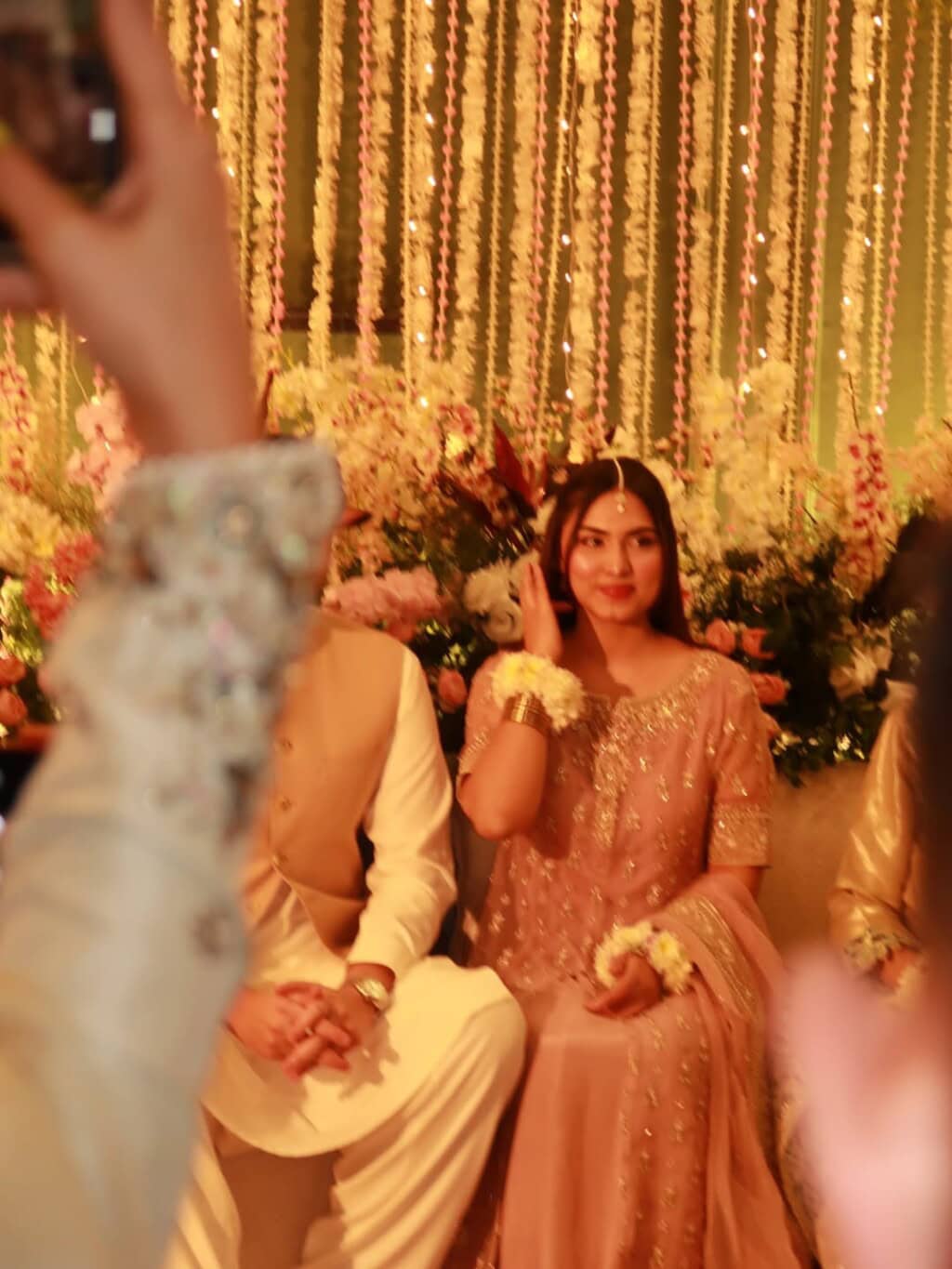 Fairy Tale Famed Amna Youzasaif Baat Pakki Pictures