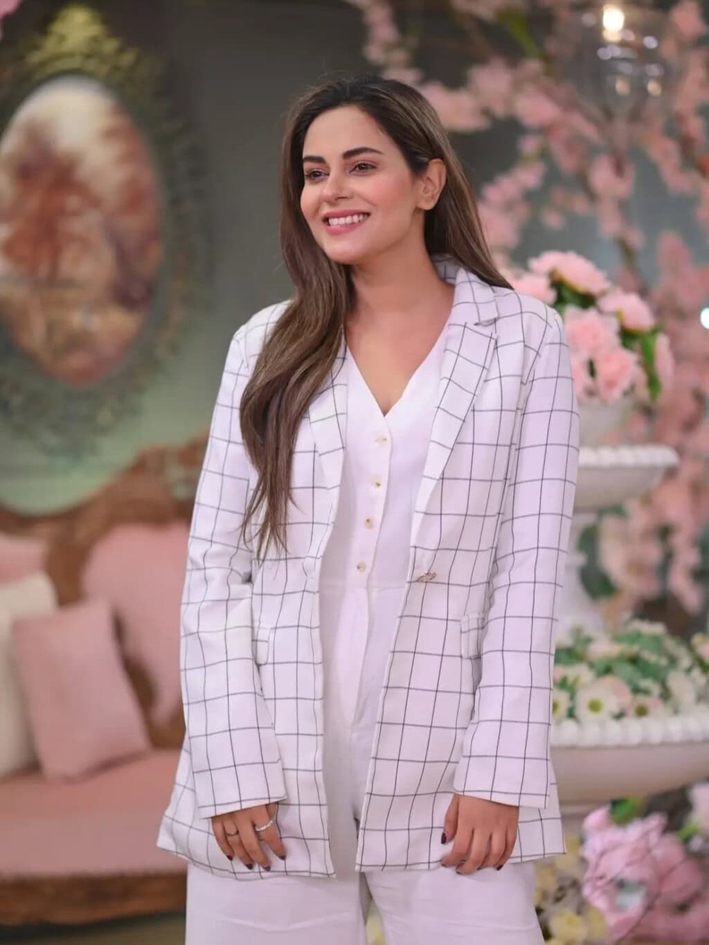 Amar Khan Lux Style Awards 2025 Look Fails To Impress