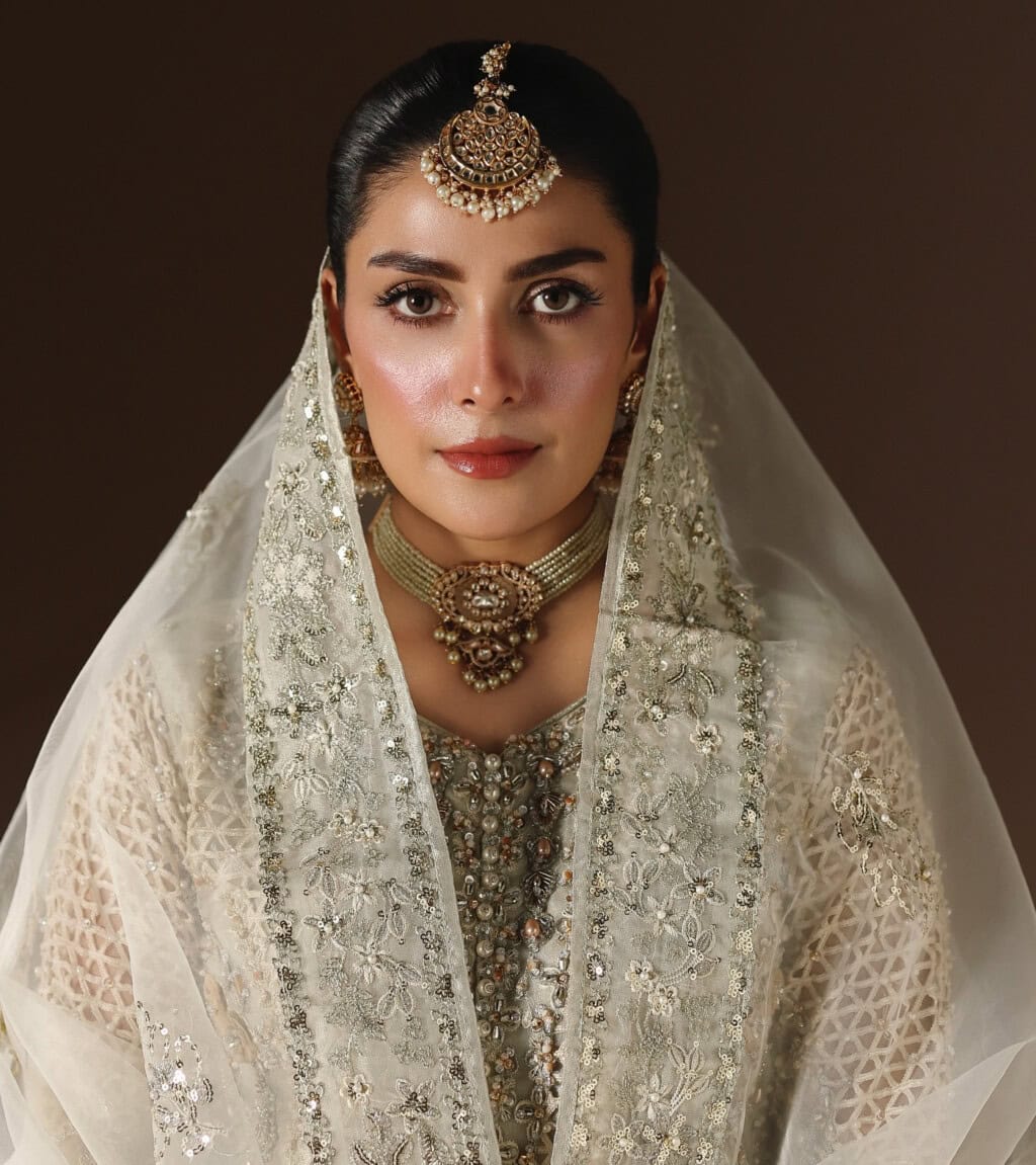 Famous Doctor Reveals Ayeza Khan’s Cosmetic Procedures