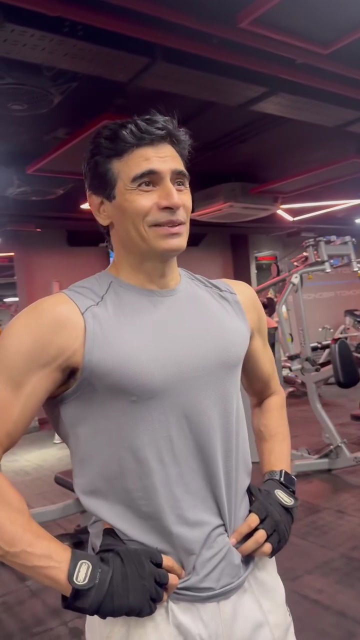 Farhan Ally Agha Impresses Public With Fit Physique