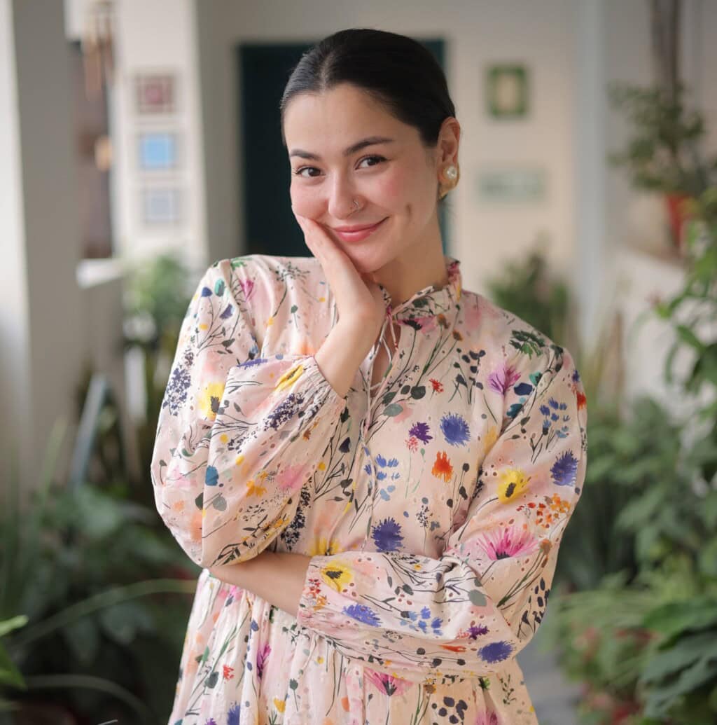 Hania Aamir Hugging Fahad Mutafa & Tauseeq Haider Causes Uproar