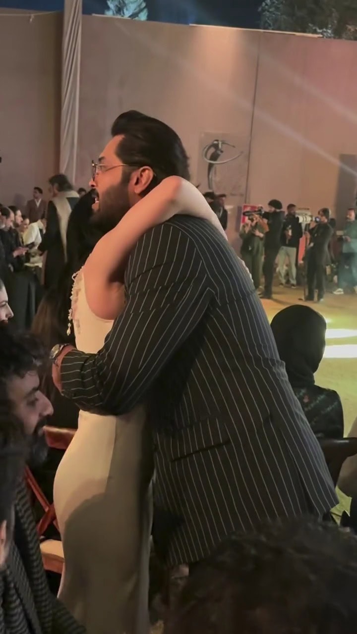 Hania Aamir Hugging Fahad Mutafa & Tauseeq Haider Causes Uproar