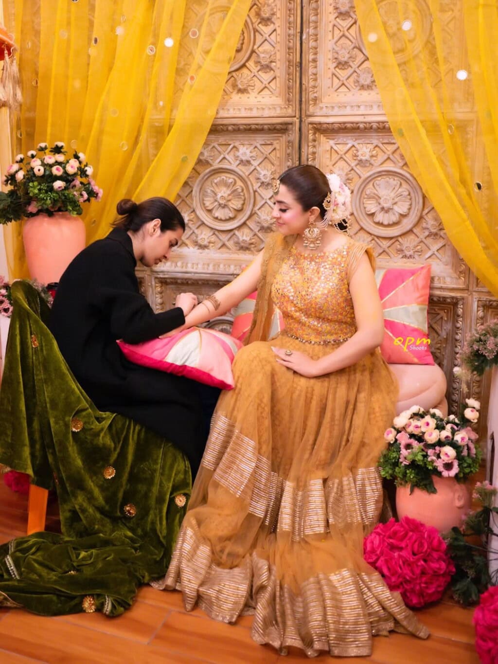 Hina Niazi Beautiful Pictures From Her Mehndi Lagayi Wedding Event