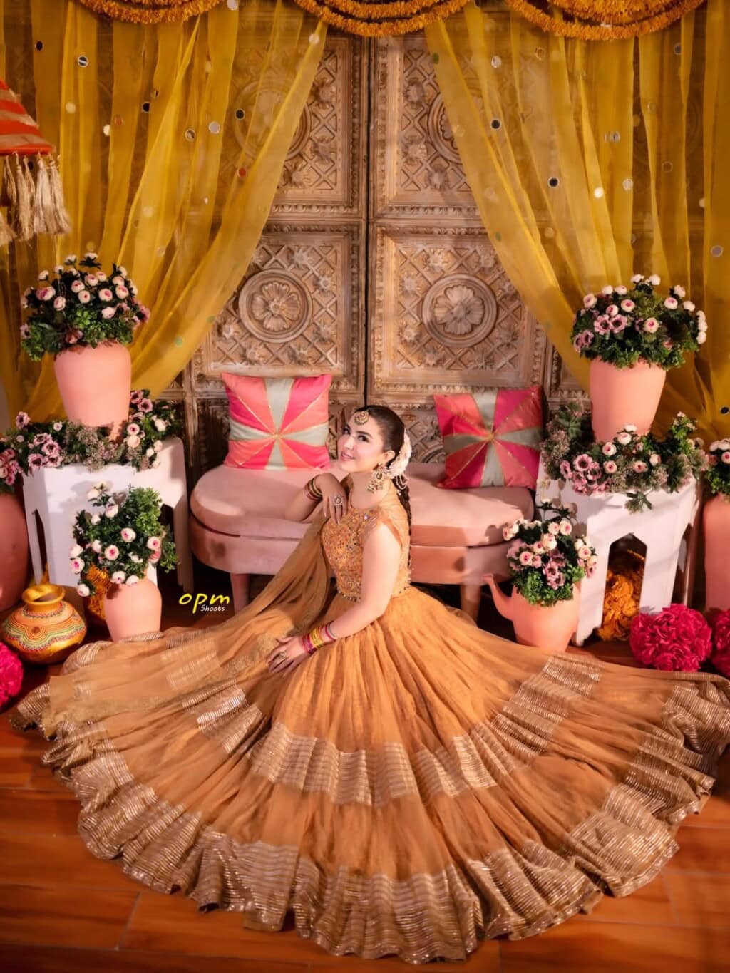 Hina Niazi Beautiful Pictures From Her Mehndi Lagayi Wedding Event