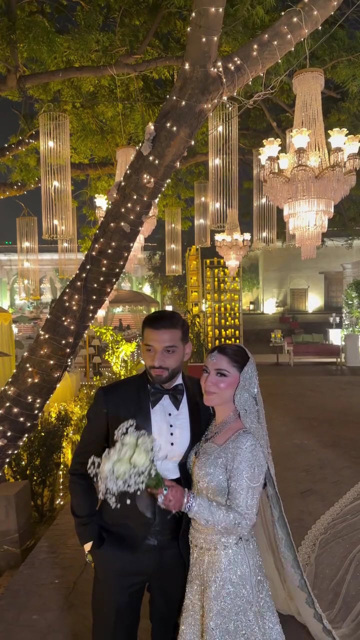 Public Divided Over Hina Niazi Kissing Her Husband