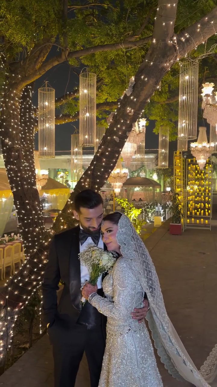 Public Divided Over Hina Niazi Kissing Her Husband