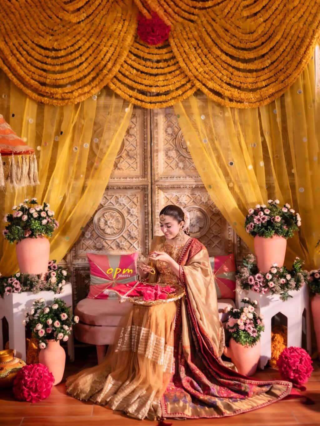 Hina Niazi Beautiful Pictures From Her Mehndi Lagayi Wedding Event