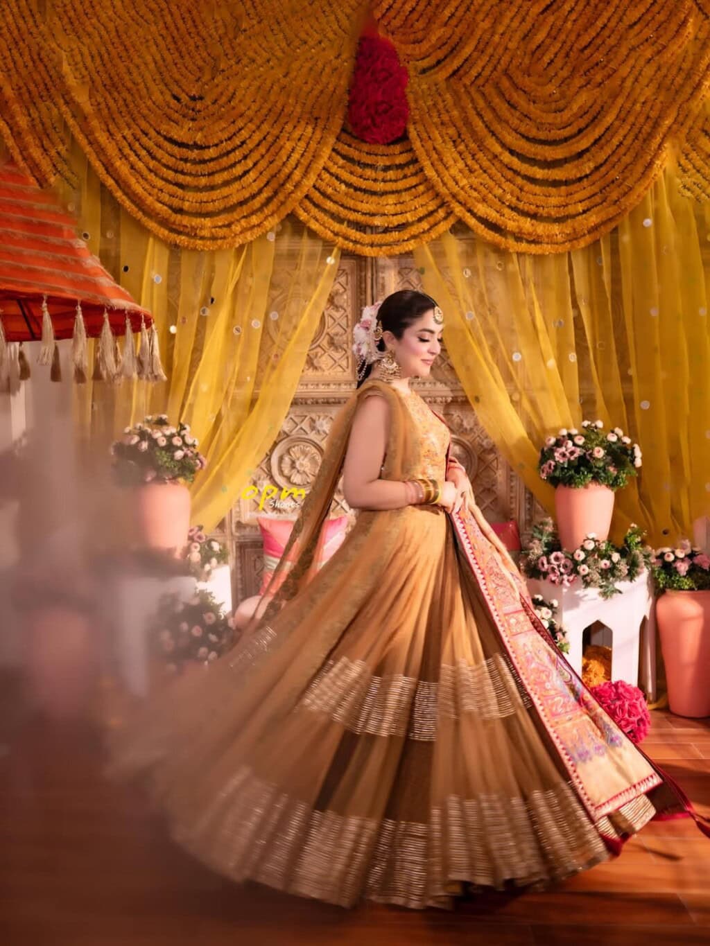 Hina Niazi Beautiful Pictures From Her Mehndi Lagayi Wedding Event