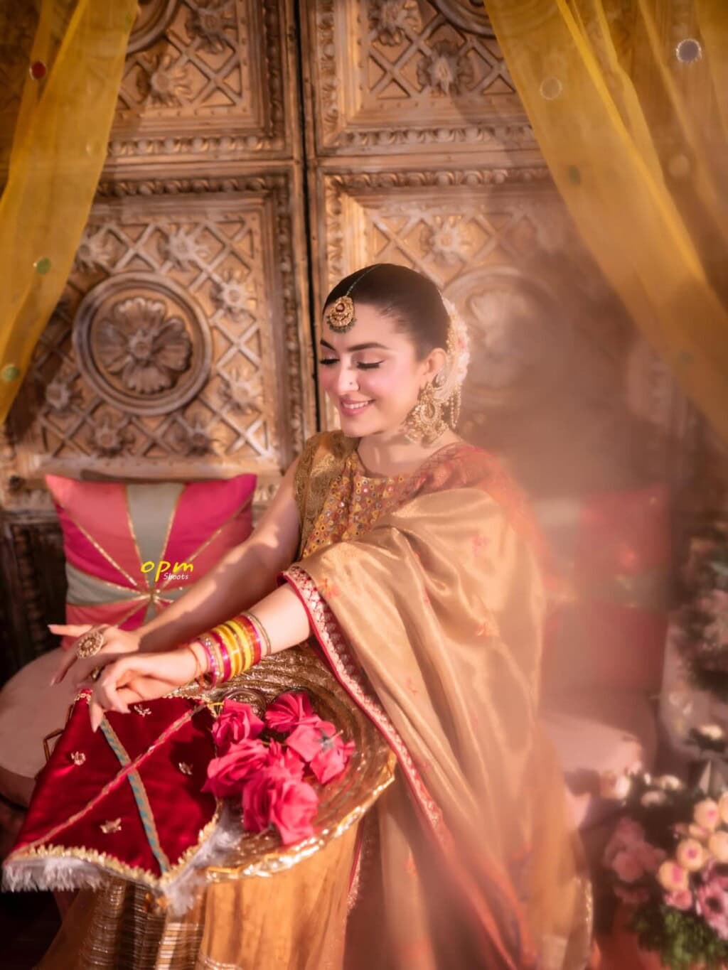 Hina Niazi Beautiful Pictures From Her Mehndi Lagayi Wedding Event