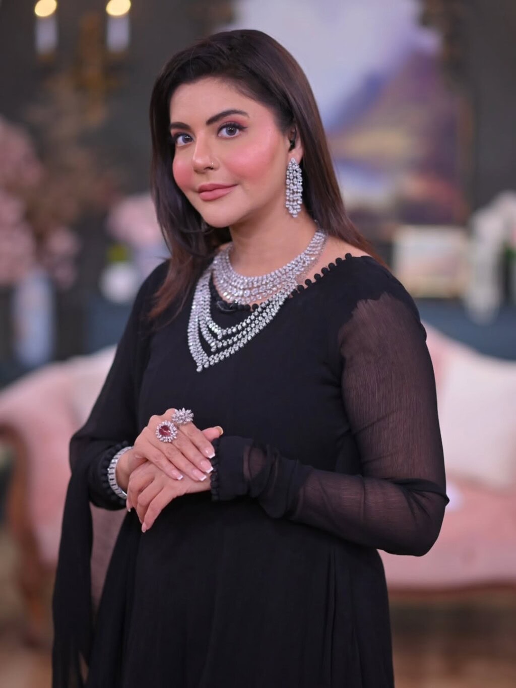 Nida Yasir Faces Backlash For Remarks About Food Delivery Workers