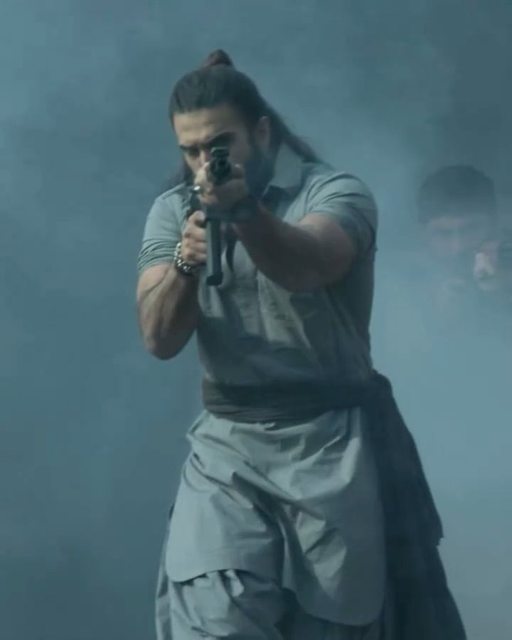 Dhurandhar Trolled For Ranveer Singh’s Half Sleeve Kurta