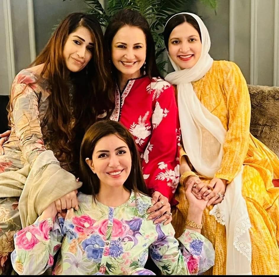 Fiza Ali & Mamya Shajaffar Criticize Saba Faisal