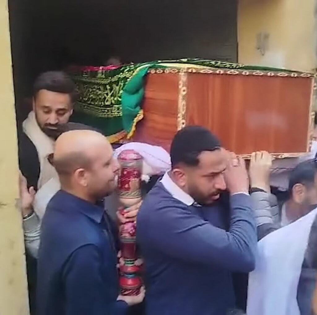 Waseem Badami & Iqrar Ul Hassan In Tears On Raja Matloob Funeral