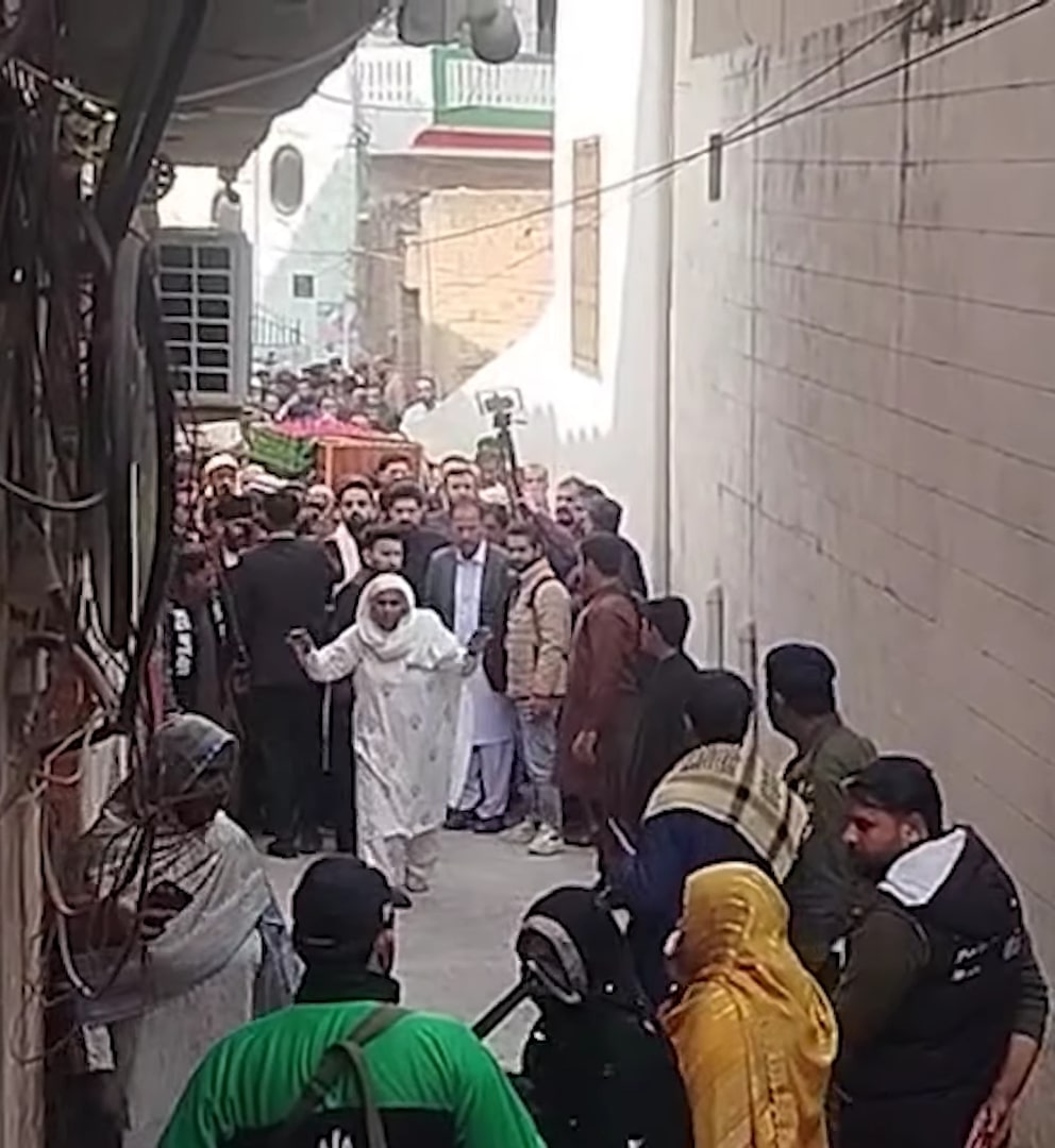 Waseem Badami & Iqrar Ul Hassan In Tears On Raja Matloob Funeral