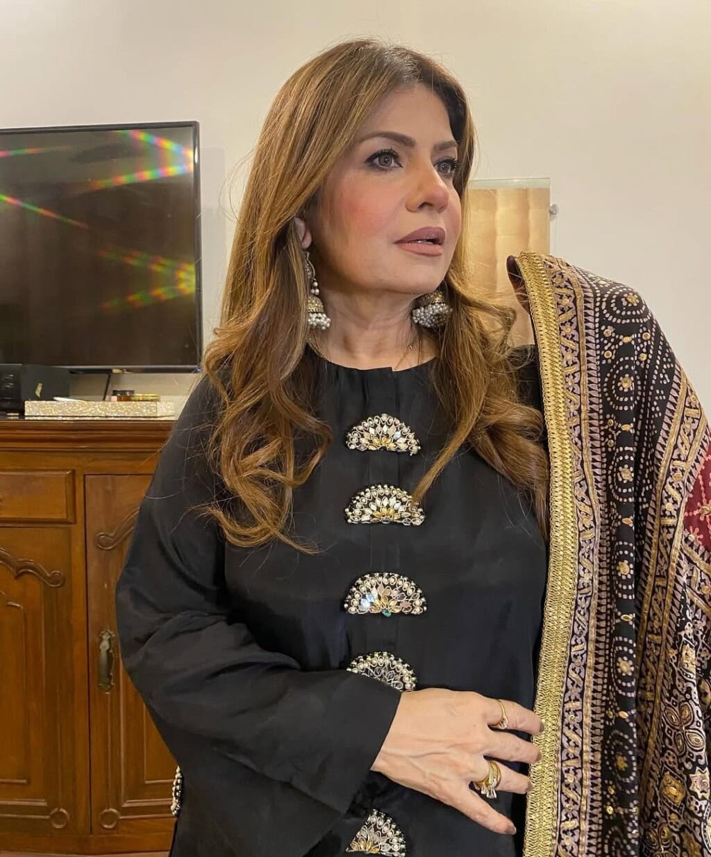 Amber Khan’s Glittery New Year Look Draws Hilarious Reactions