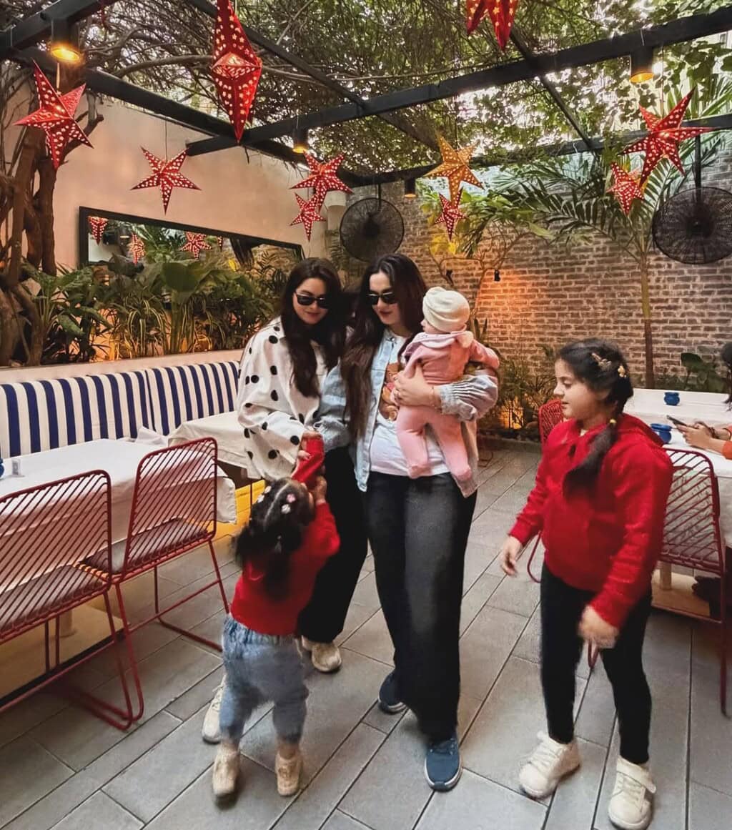 Aiman Khan & Minal Khan Family Dinner