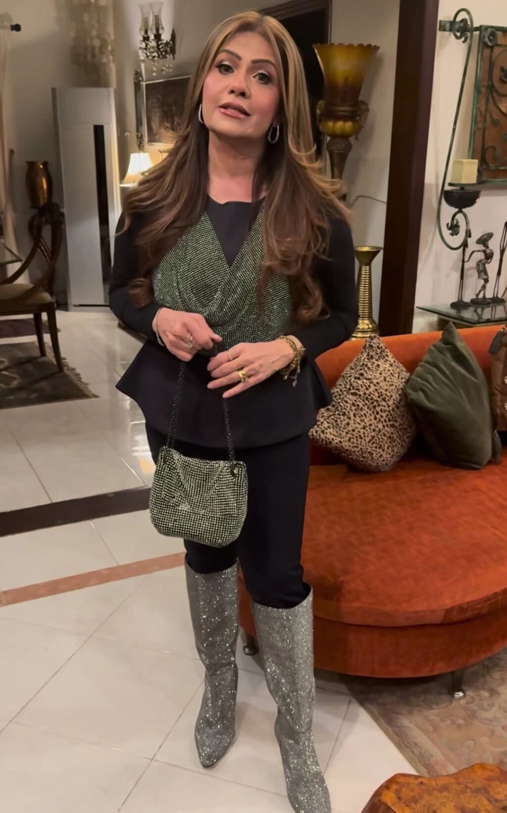 Amber Khan’s Glittery New Year Look Draws Hilarious Reactions