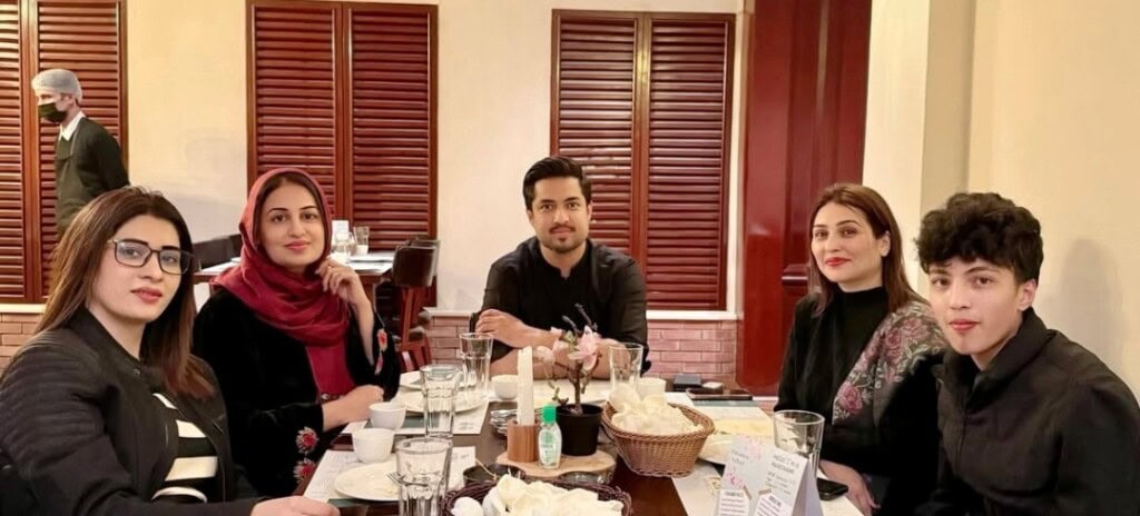 Dr. Nabiha Ali Khan Gives Aroosa Khan a Lecture on Multiple Marriages