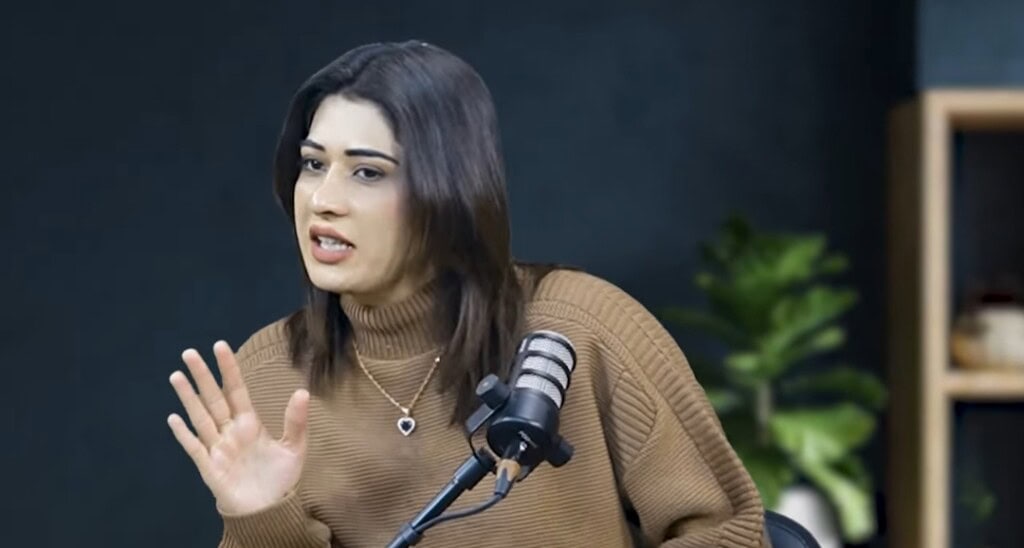 Dr. Nabiha Ali Khan Gives Aroosa Khan a Lecture on Multiple Marriages