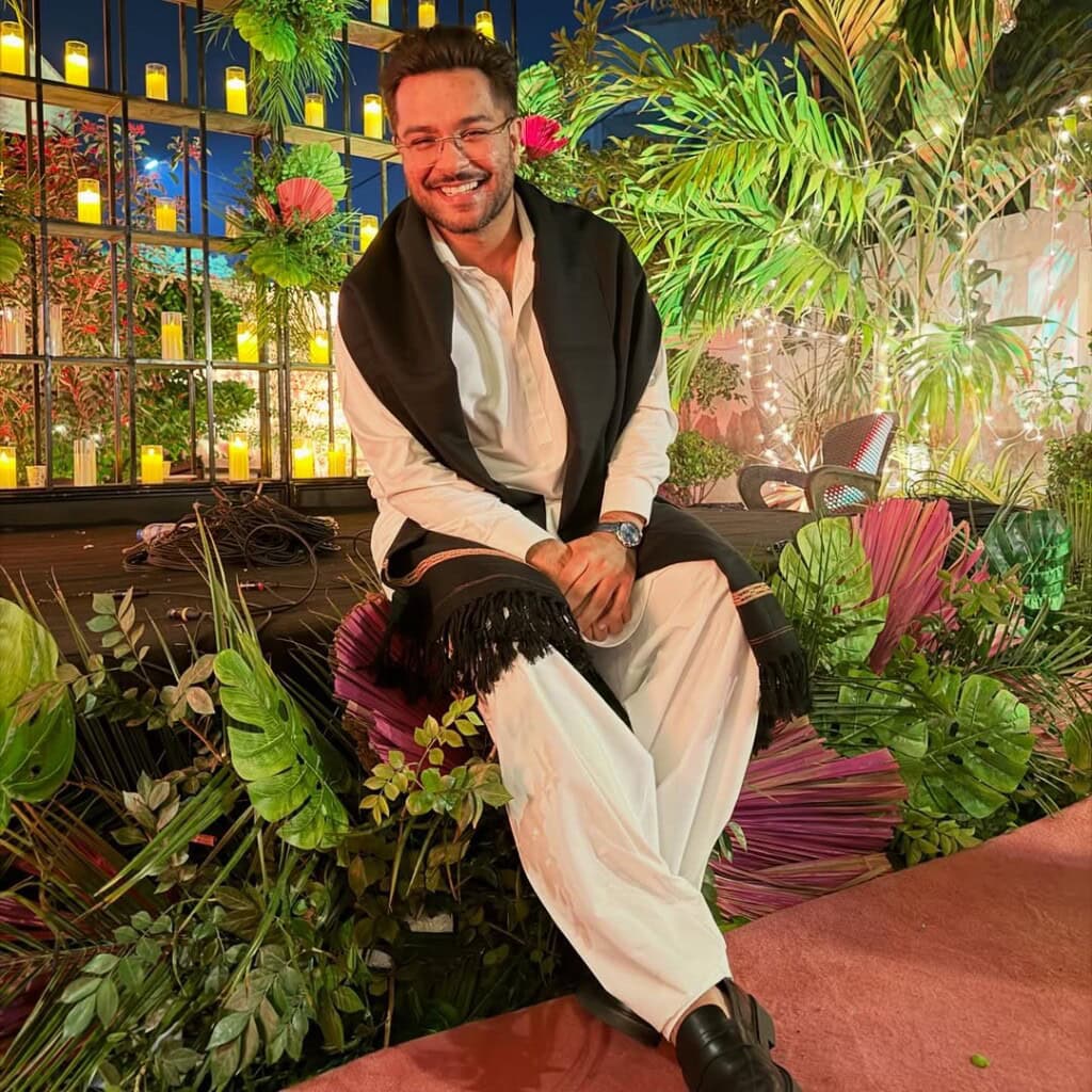 Hania Aamir Attends Asim Azhar’s Qawali Night Event