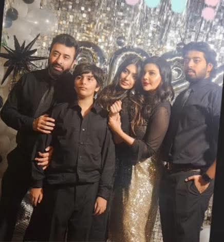Nida Yasir's Clownish New Year Look Trolled Nida Yasir’s Clownish New Year Look Trolled