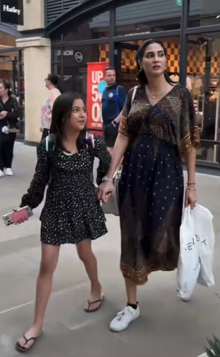 Renowned Psychologist Calls Out Fiza Ali For Using Daughter for Views
