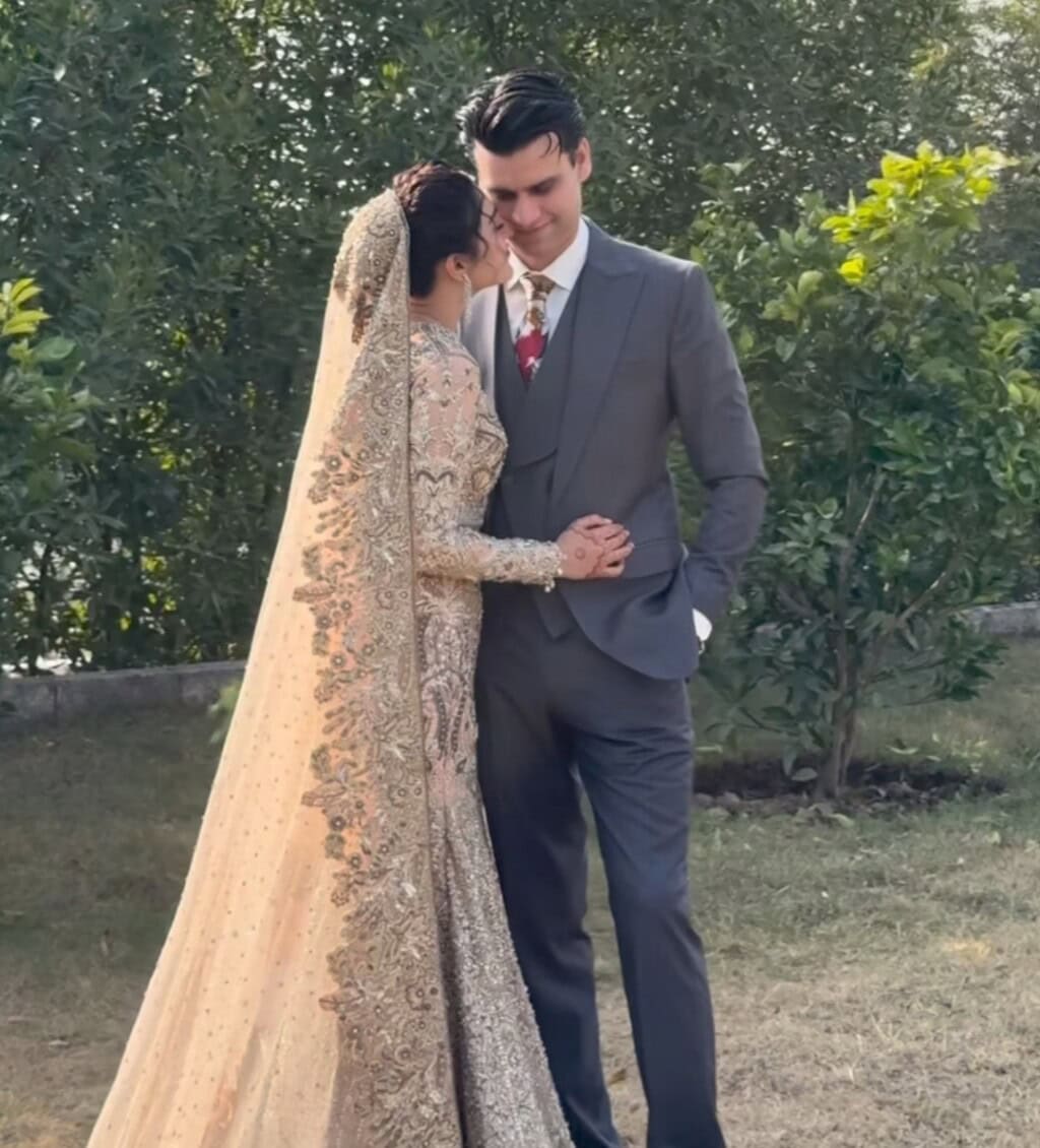Hina Afridi & Taimoor Akbar Romantic Walima Photoshoot BTS
