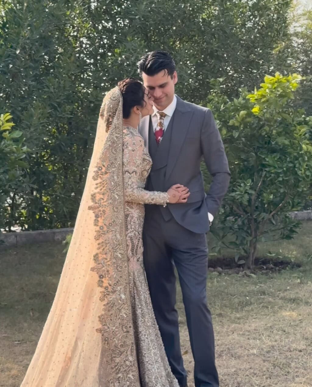 Hina Afridi & Taimoor Akbar Romantic Walima Photoshoot BTS