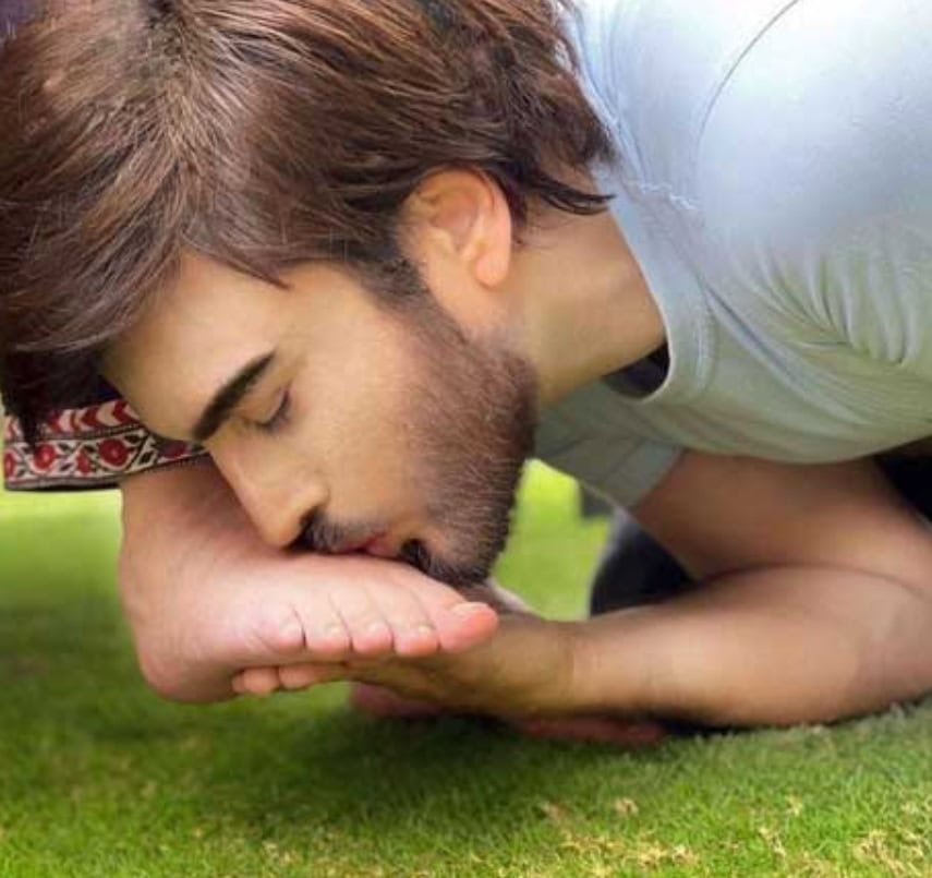 Imran Abbas’s Emotional Poetry for His Mother