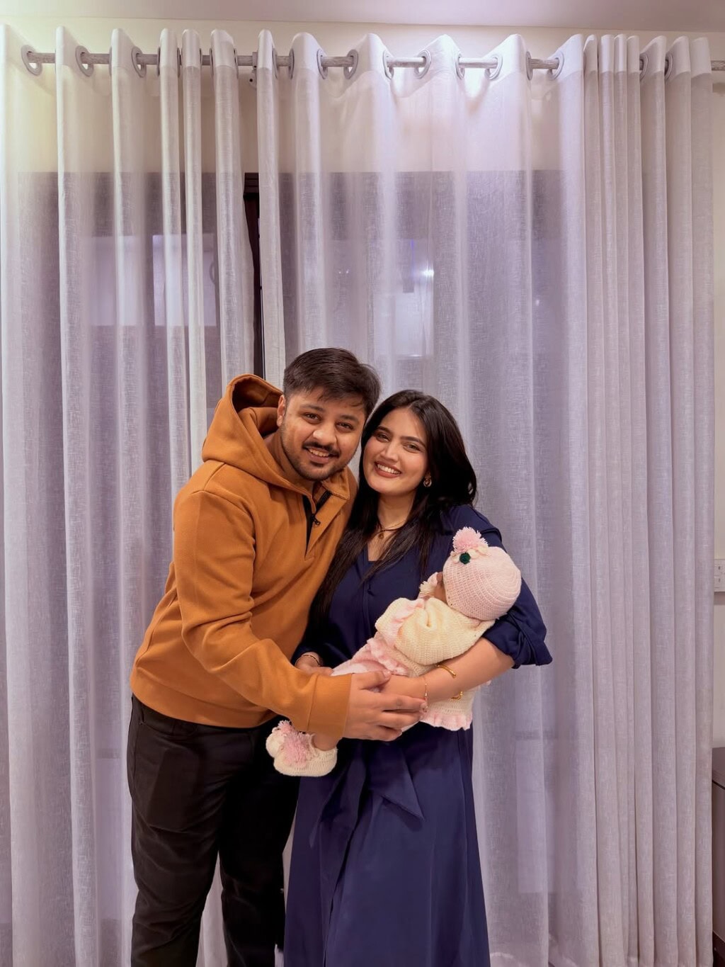 Pakistani Celebrities’ New Year Wishes & Pictures