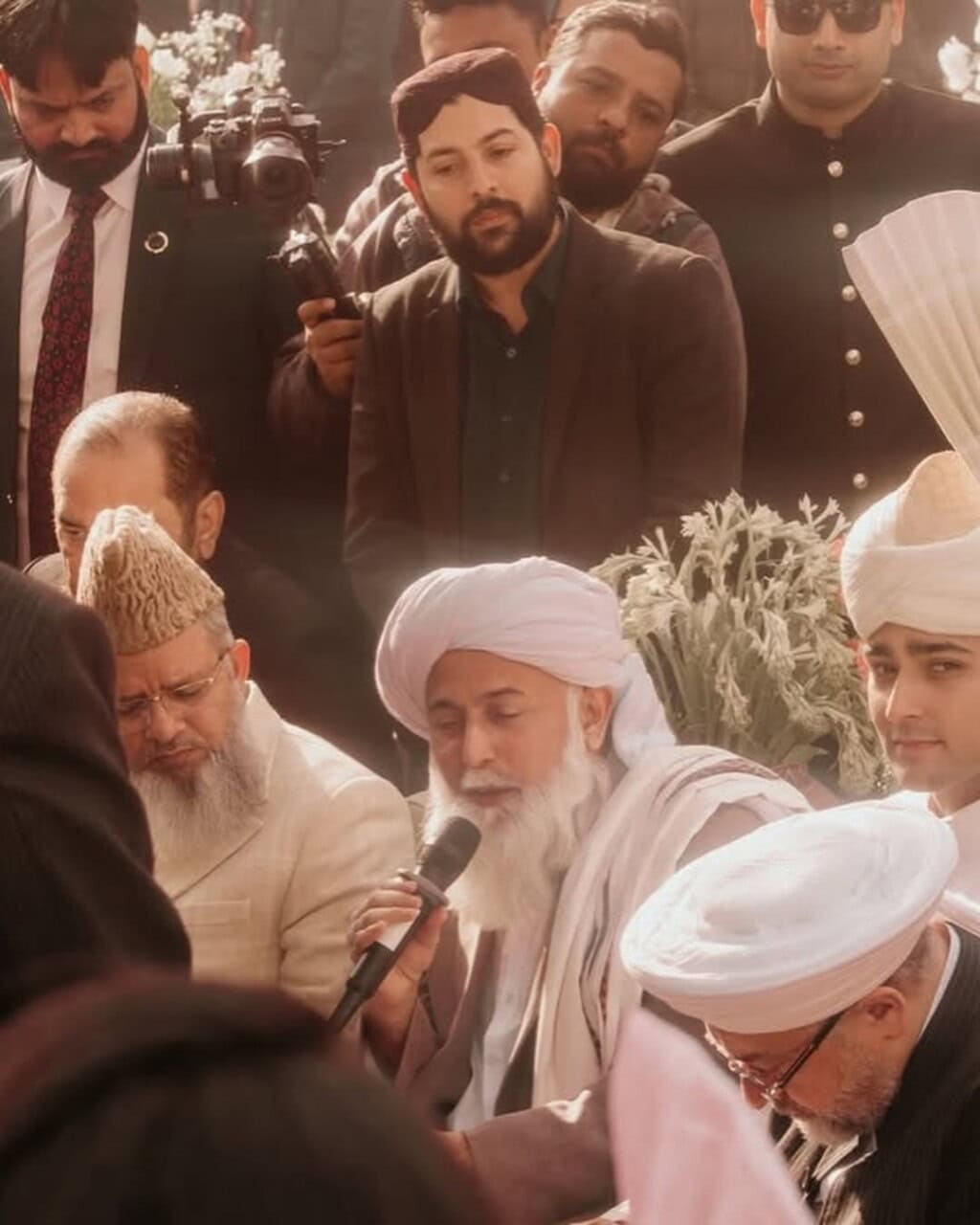 Junaid Safdar Barat Pictures & Videos