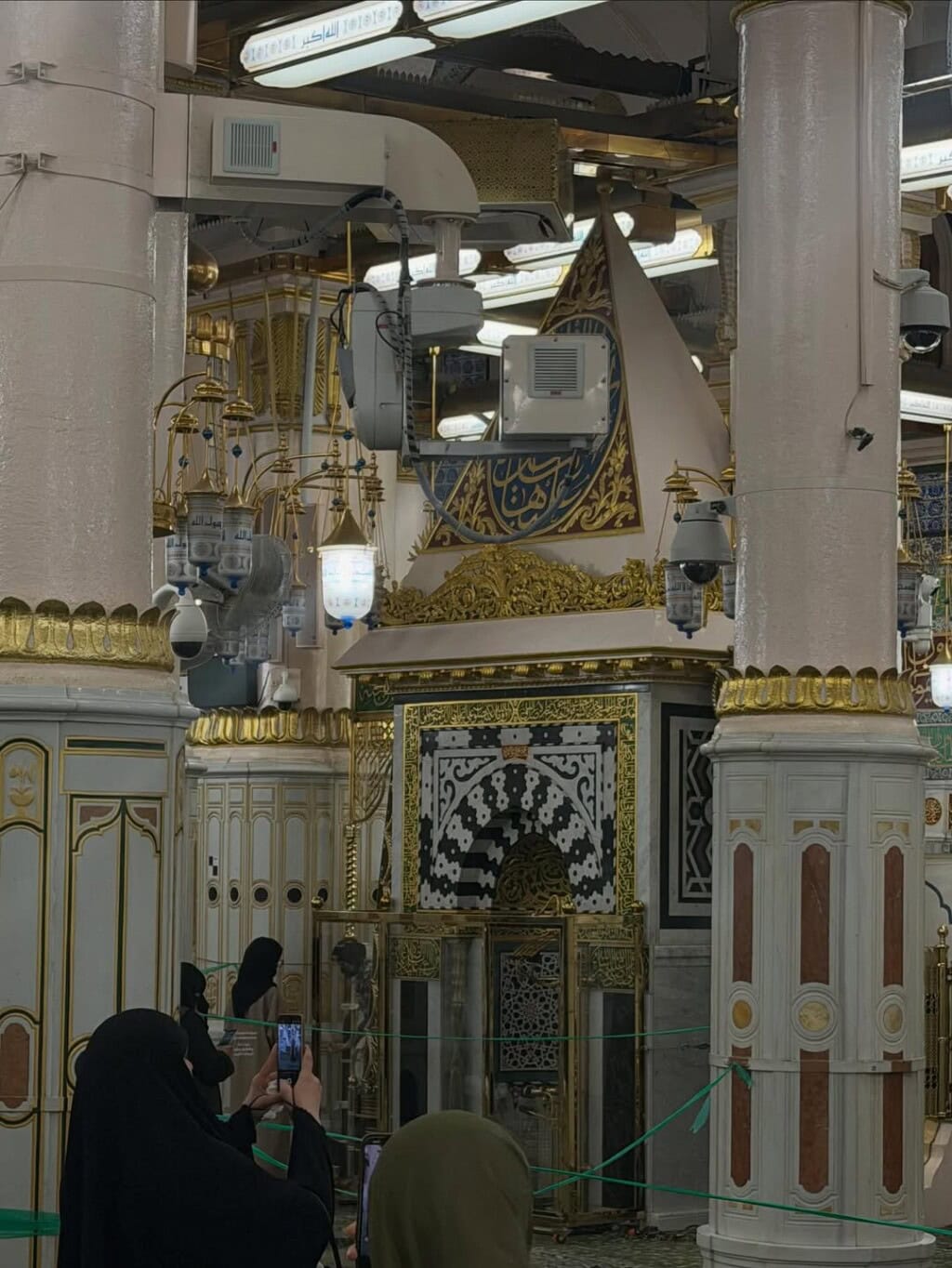 Maya Ali’s Heartfelt Umrah Journey