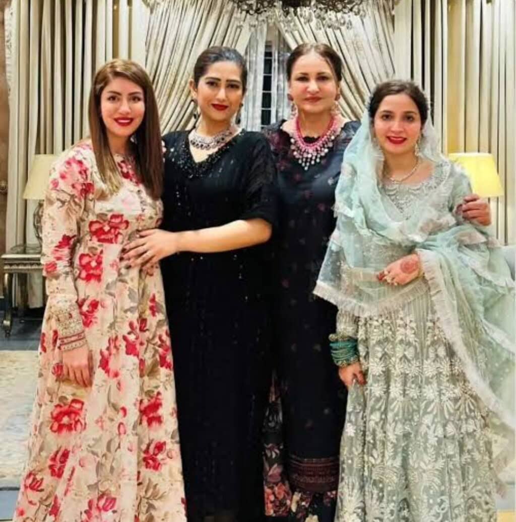 Saba Faisal Calls Social Media Commentators Sharpasand