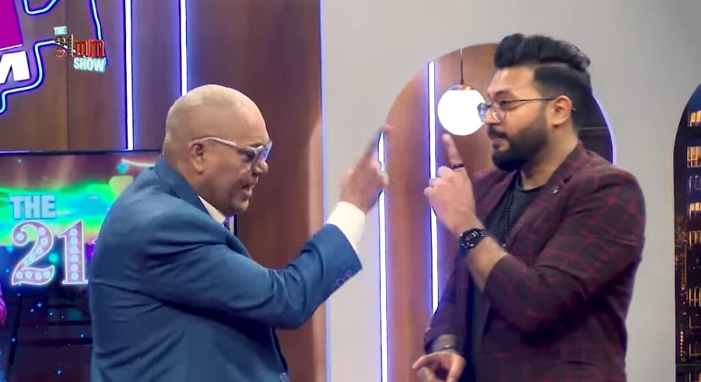 Comedian Wali Sheikh Humiliation & Fight in Live Show