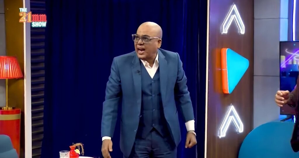 Comedian Wali Sheikh Humiliation & Fight in Live Show