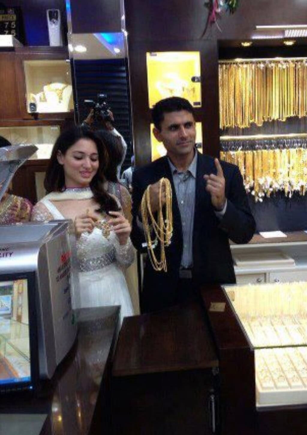 Abdul Razzaq Expresses His Wish of Second Marriage