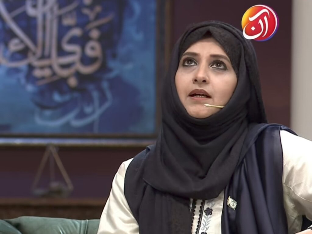 Dr Aamir Liaquat’s Ex-wife Bushra Iqbal Gets Emotional Remembering Him