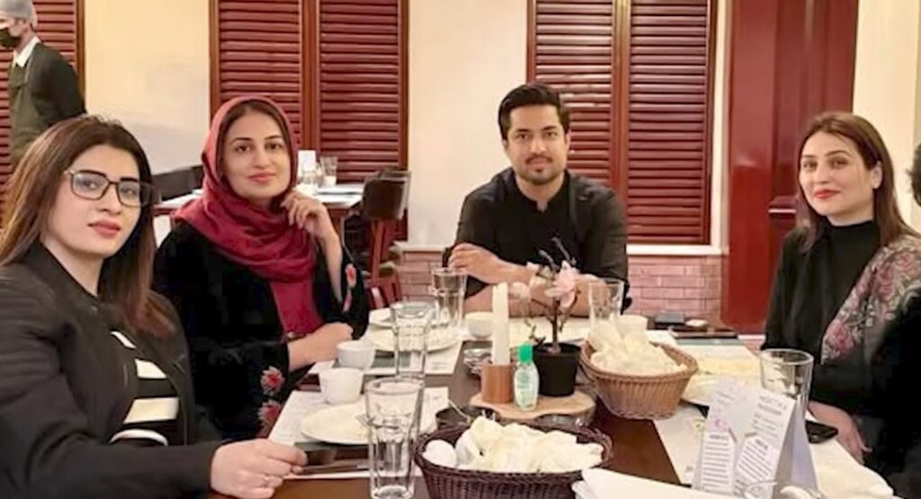 Farah Iqrar on Warm Camaraderie Between Iqrar Ul Hassan’s Wives