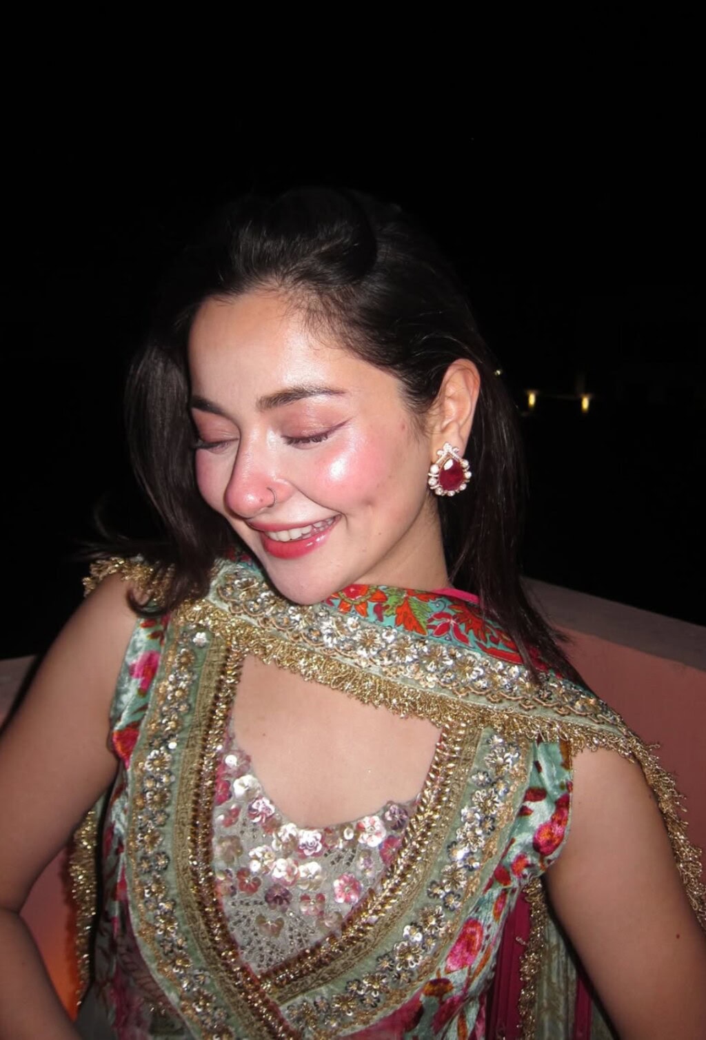 Hania Aamir Cries During A Show