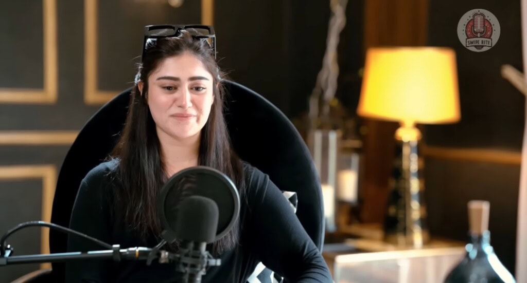 Hina Afridi Gets Emotional While Talking About Her Late Mother