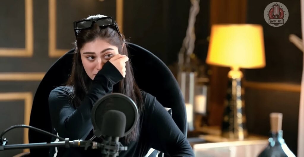 Hina Afridi Gets Emotional While Talking About Her Late Mother