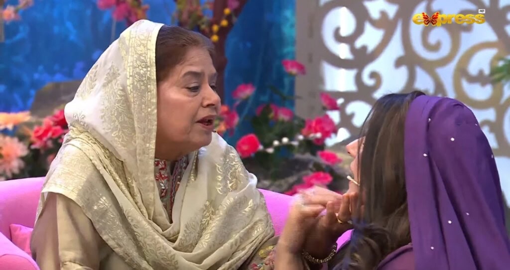 Javeria Saud’s Emotional Moment with Mother gets Mixed Reactions