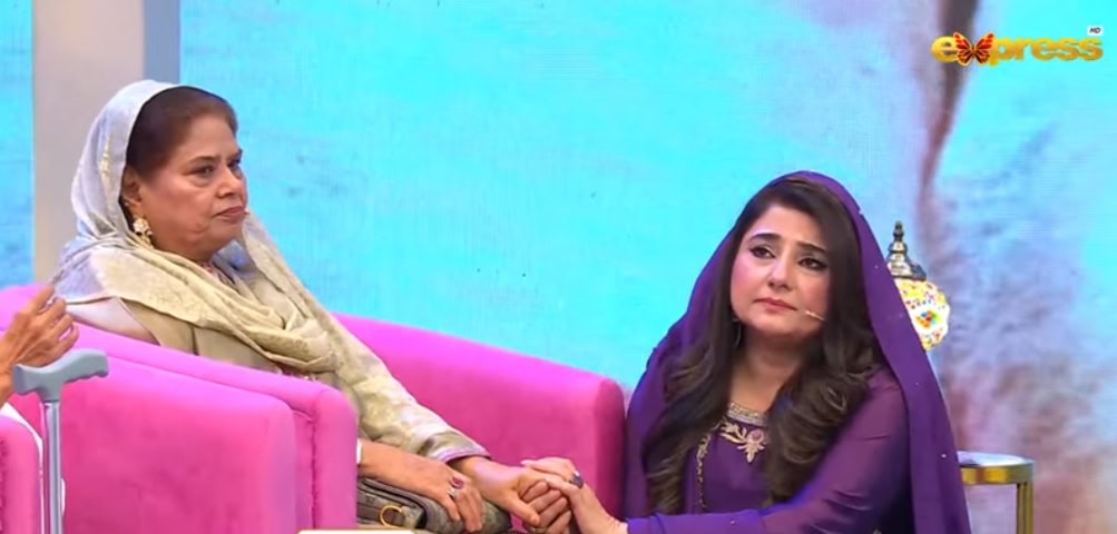 Javeria Saud’s Emotional Moment with Mother gets Mixed Reactions